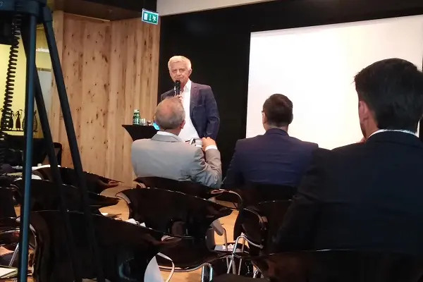 Biuro tłumaczeń Wrocław – obsługa językowa konferencji naukowej